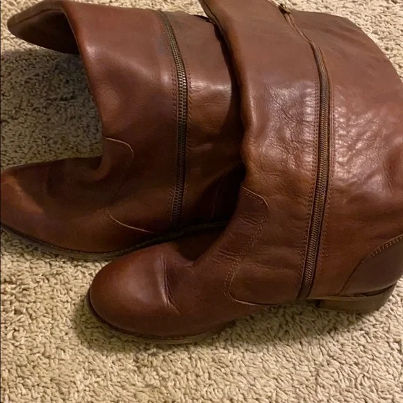 Boots - Picture 3 of 4